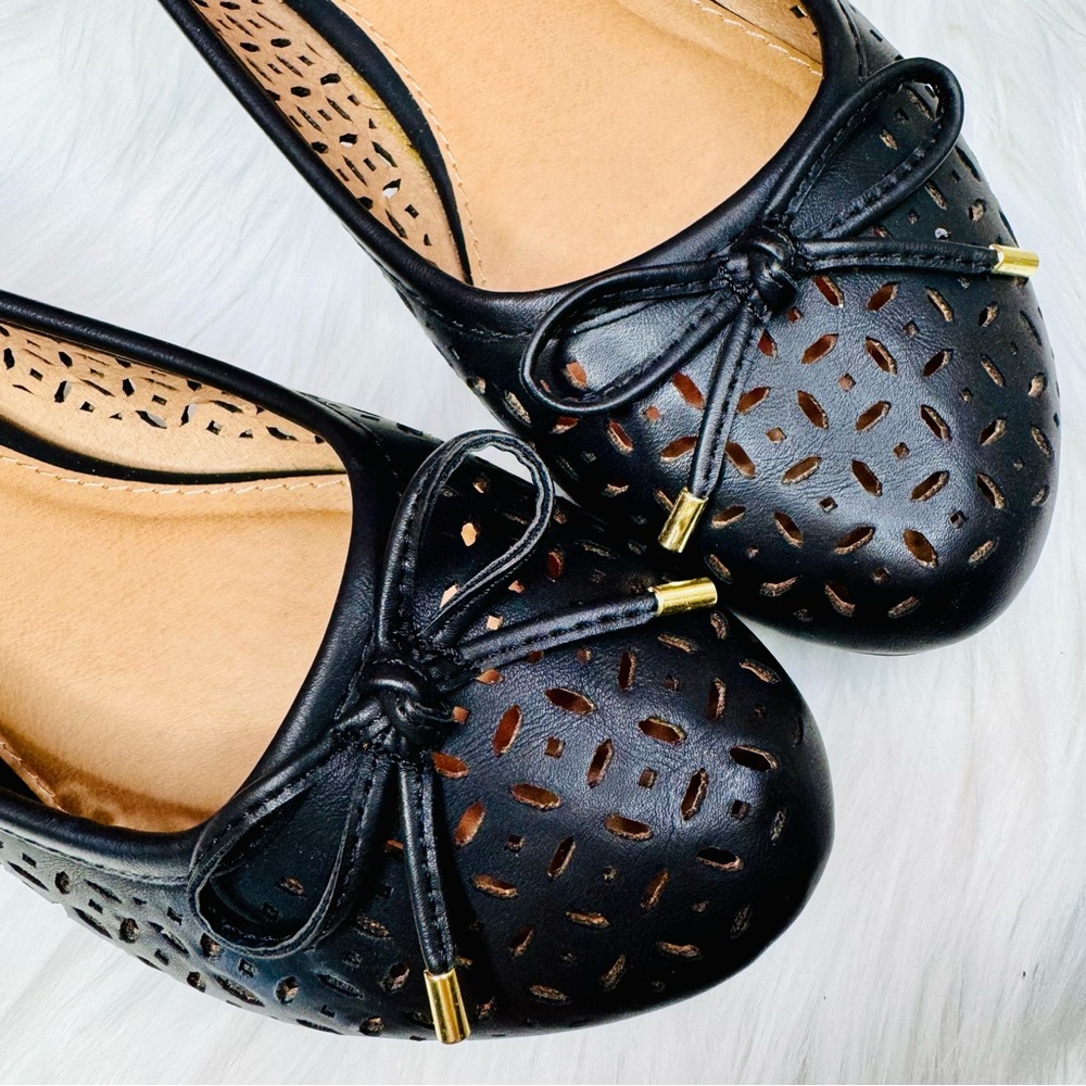 { Report } : “Mada” Flats in Black Laser Cut